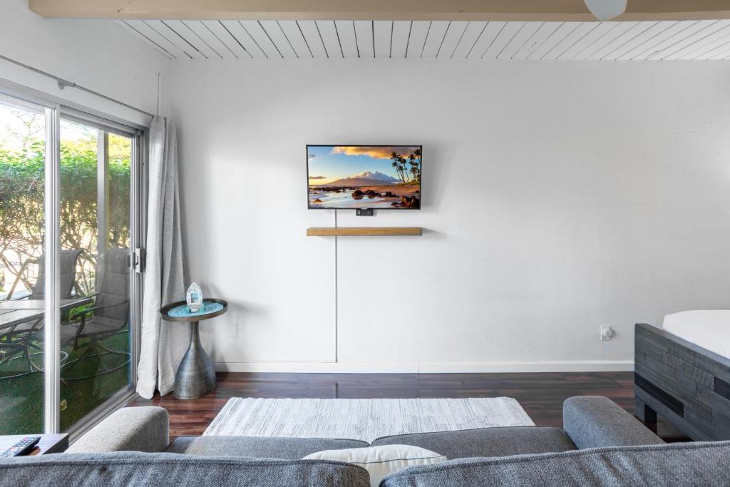Modern Kihei Studio: Full Kitchen & Beach Access photo