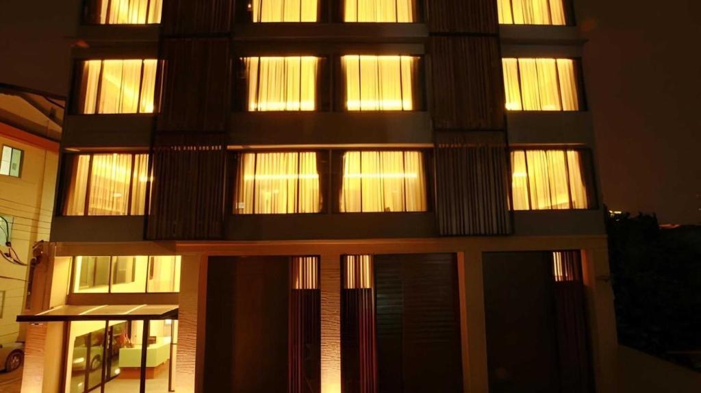 Collection O The Bangkok Cha Cha Suite - Resim 11