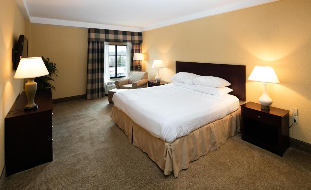 Red Lion Hotel Harrisburg Hershey - Queen Room With Bath Tub - Disability Access/Non-Smoking