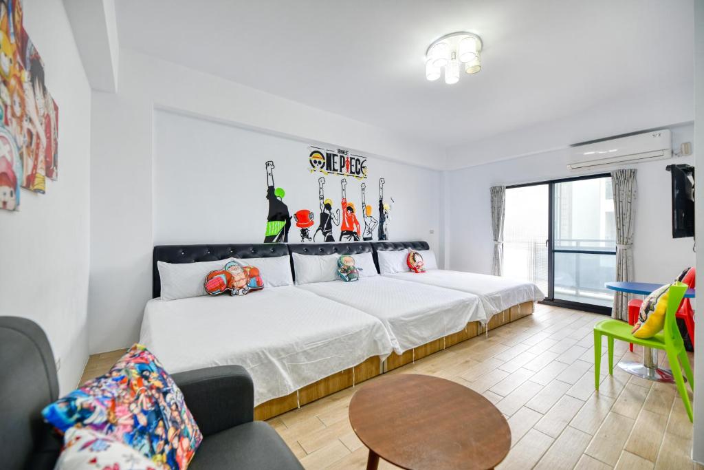 a bedroom with a large white bed and a table at Oppa Homestay in Magong