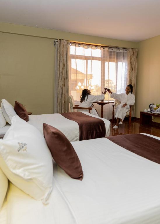 Postel nebo postele na pokoji v ubytování Maxland Hotel
