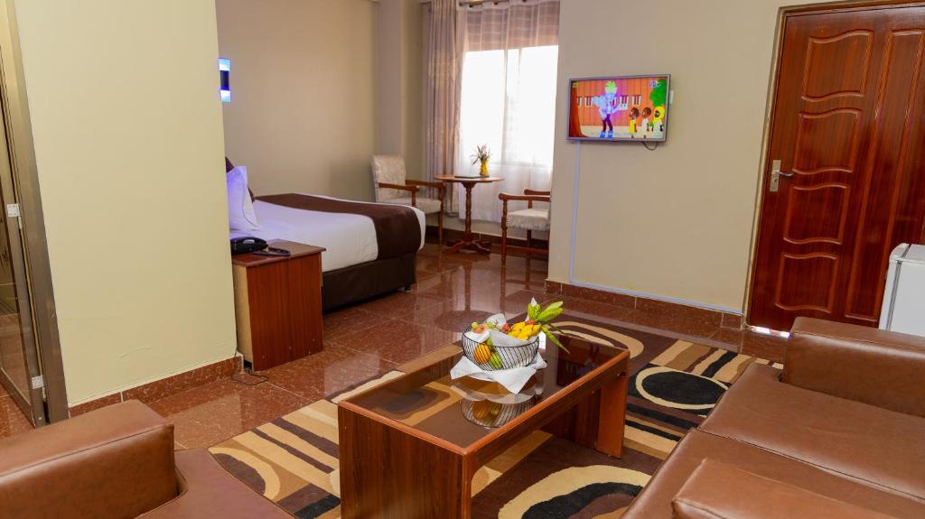 TV a/nebo společenská místnost v ubytování Maxland Hotel