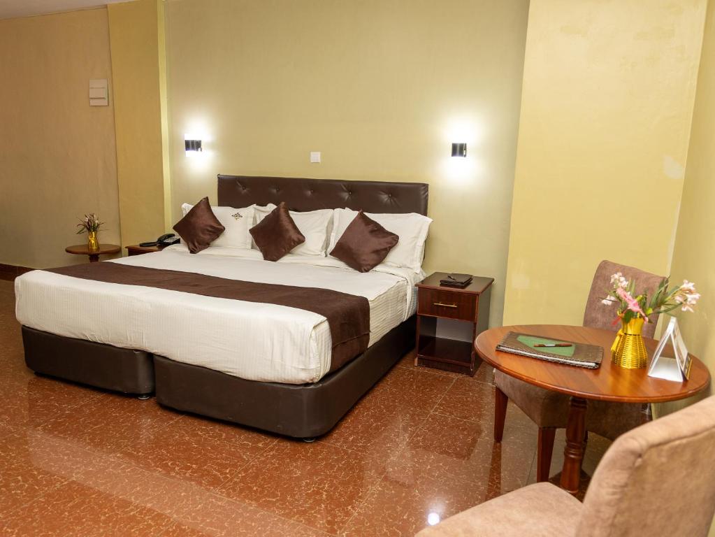 Postel nebo postele na pokoji v ubytování Maxland Hotel