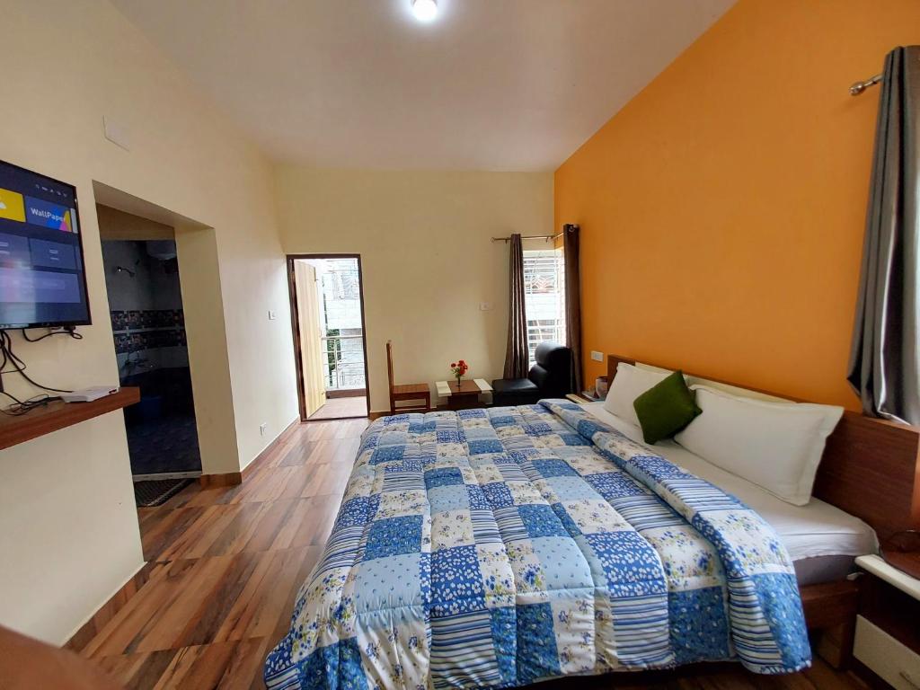 Postel nebo postele na pokoji v ubytování Serenity inn