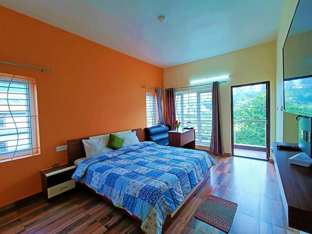 Postel nebo postele na pokoji v ubytování Serenity inn