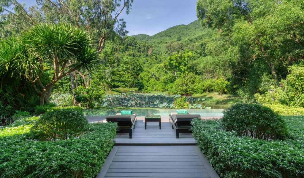 One-Bedroom Lagoon Pool Villa - King