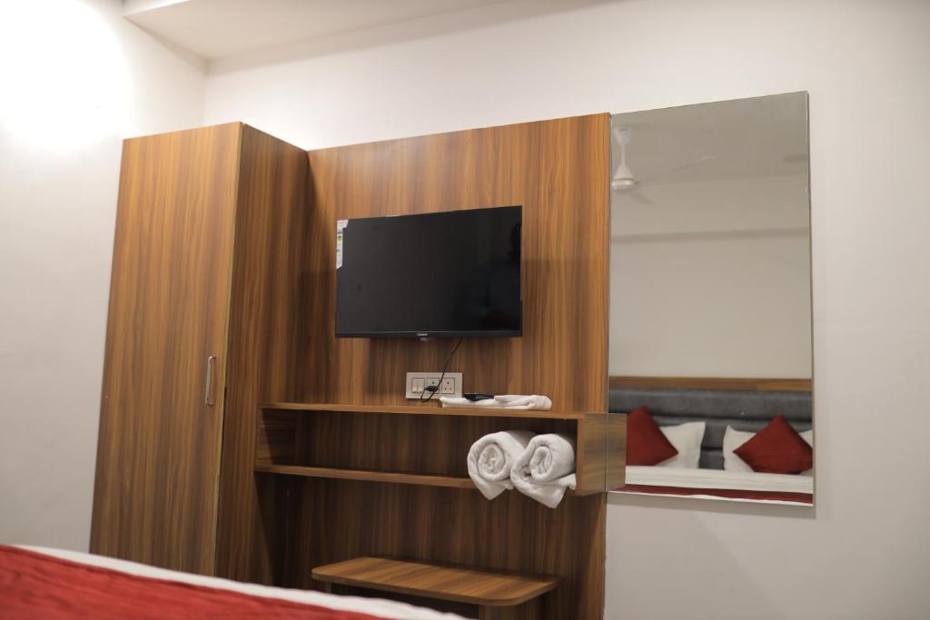 TV a/nebo společenská místnost v ubytování Hotel Maruti R