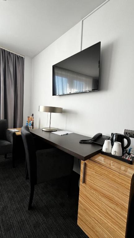 TV a/nebo společenská místnost v ubytování B&B HOTEL Bytom