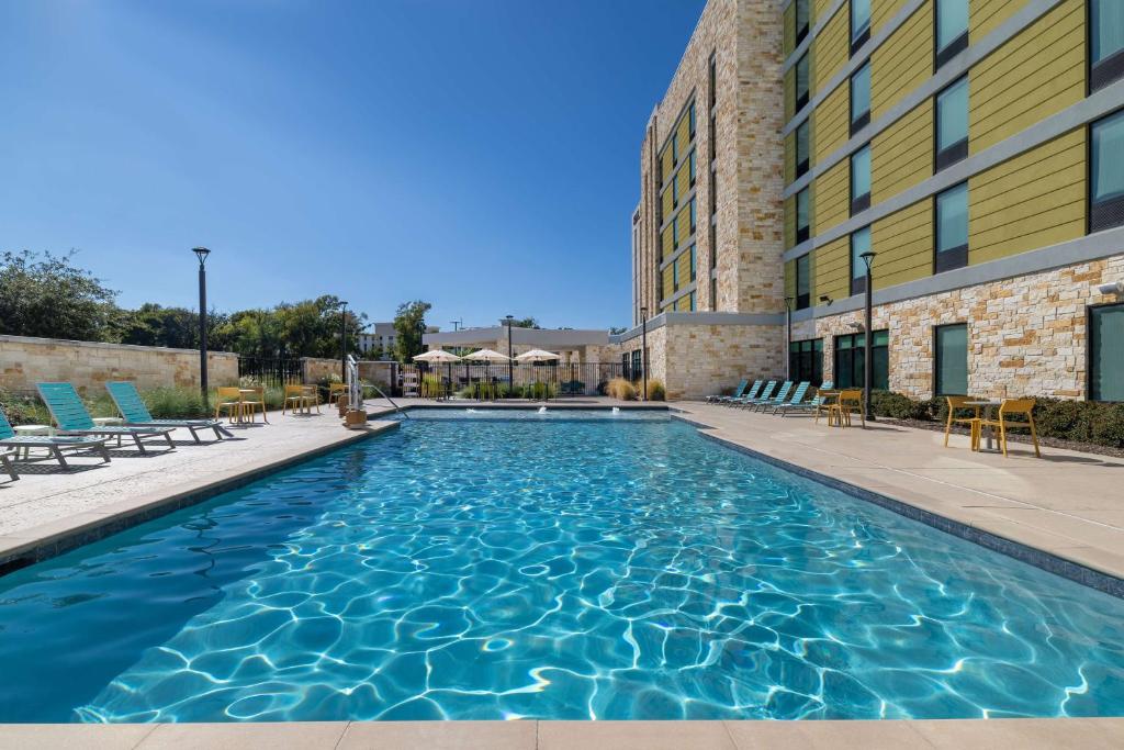 Bazén v ubytování Home2 Suites By Hilton Plano Richardson nebo v jeho okolí