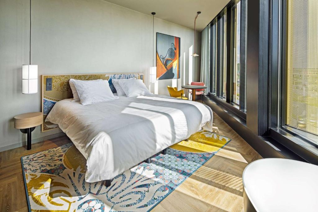 
Deluxe King Room with Bath Tub - Non-Smoking
