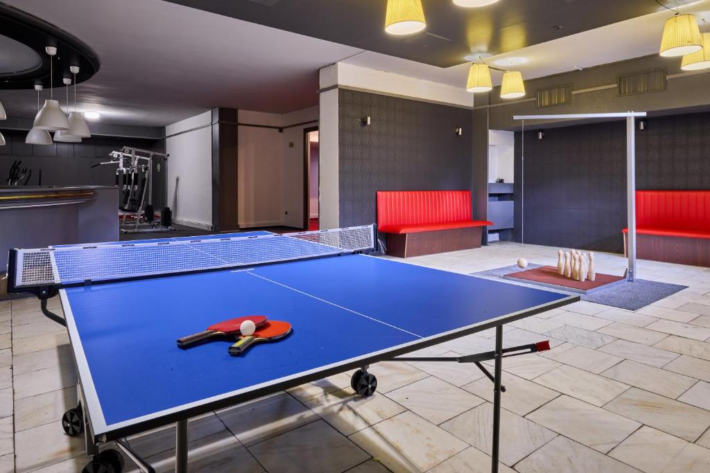 Stolní tenis v ubytování PATRIA HOTEL nebo okolí