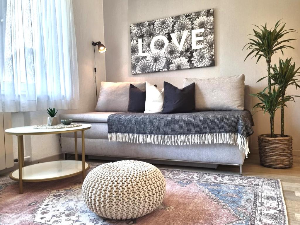 a living room with a couch and a table at STAYaWHILE Apartment COMFORT nähe Herzzentrum, Bali Therme, Kurpark GOP, free Parking, Netflix, Boxspringbett, neues Duschbad in Bad Oeynhausen