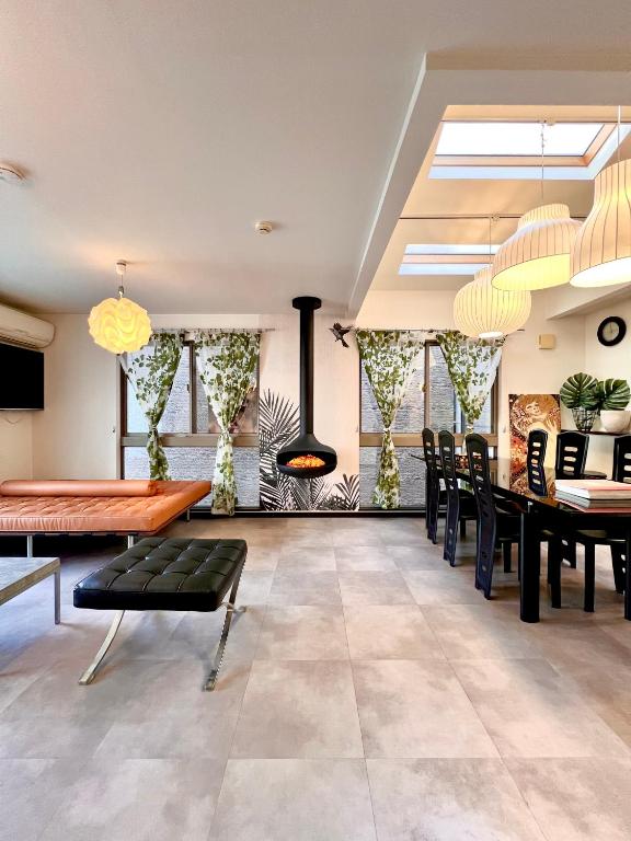 Dragon Villa Spacious 3 Story Home 10 Min to JR Yamanote Line Easy Access to Shinjuku Shibuya Ueno