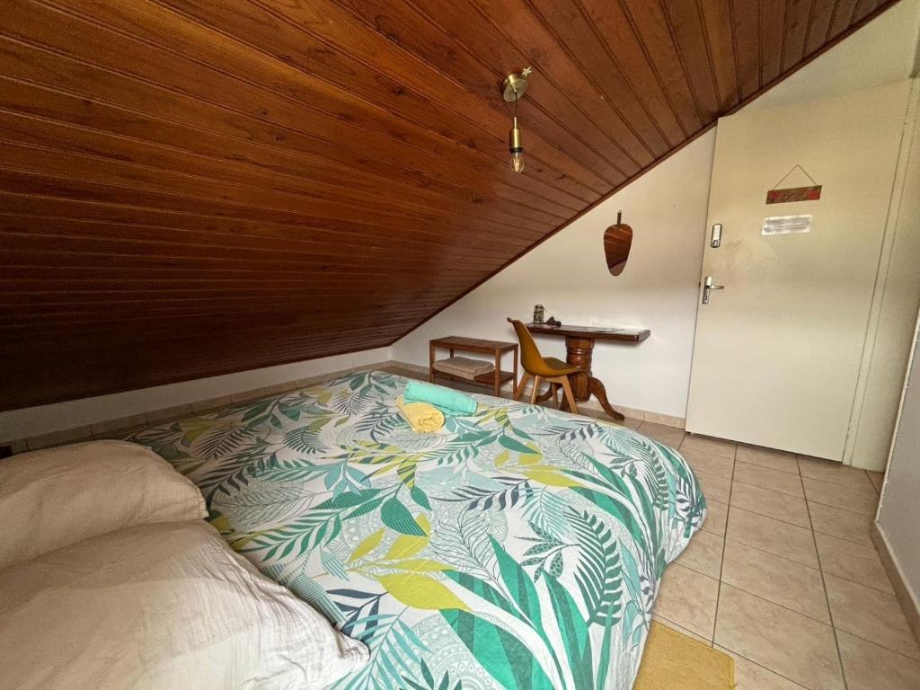 Postel nebo postele na pokoji v ubytování Ti'Kratèr Chambres d'hôtes