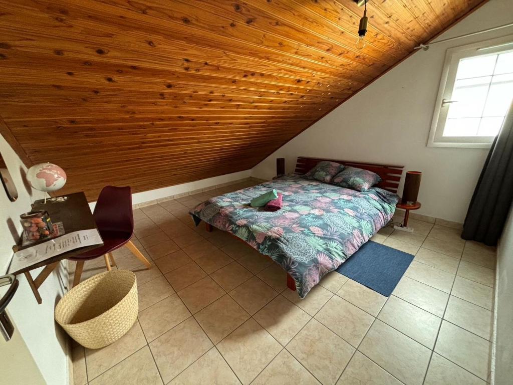 Postel nebo postele na pokoji v ubytování Ti'Kratèr Chambres d'hôtes