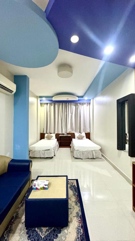 Postel nebo postele na pokoji v ubytování Collection O Muscat Airport Hotel Apartments