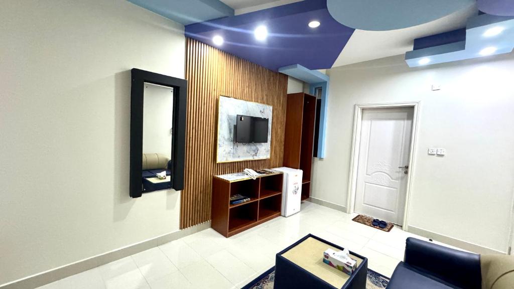 TV a/nebo společenská místnost v ubytování Collection O Muscat Airport Hotel Apartments