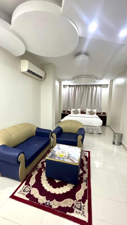 Postel nebo postele na pokoji v ubytování Collection O Muscat Airport Hotel Apartments