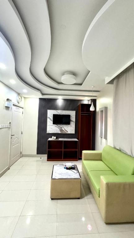 TV a/nebo společenská místnost v ubytování Collection O Muscat Airport Hotel Apartments