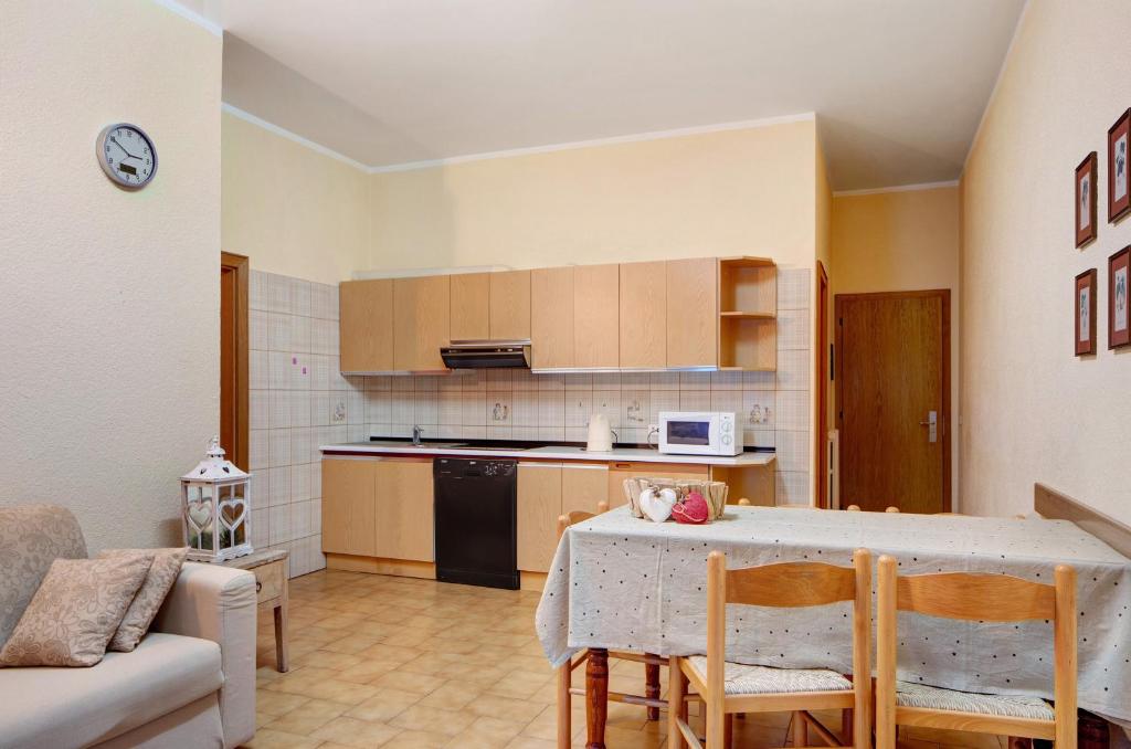 A kitchen or kitchenette at Baita Franz 2 Livigno