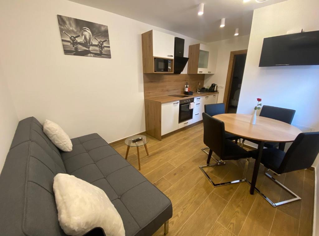 Kuchyň nebo kuchyňský kout v ubytování AERO Apartmaji Lesce-Bled