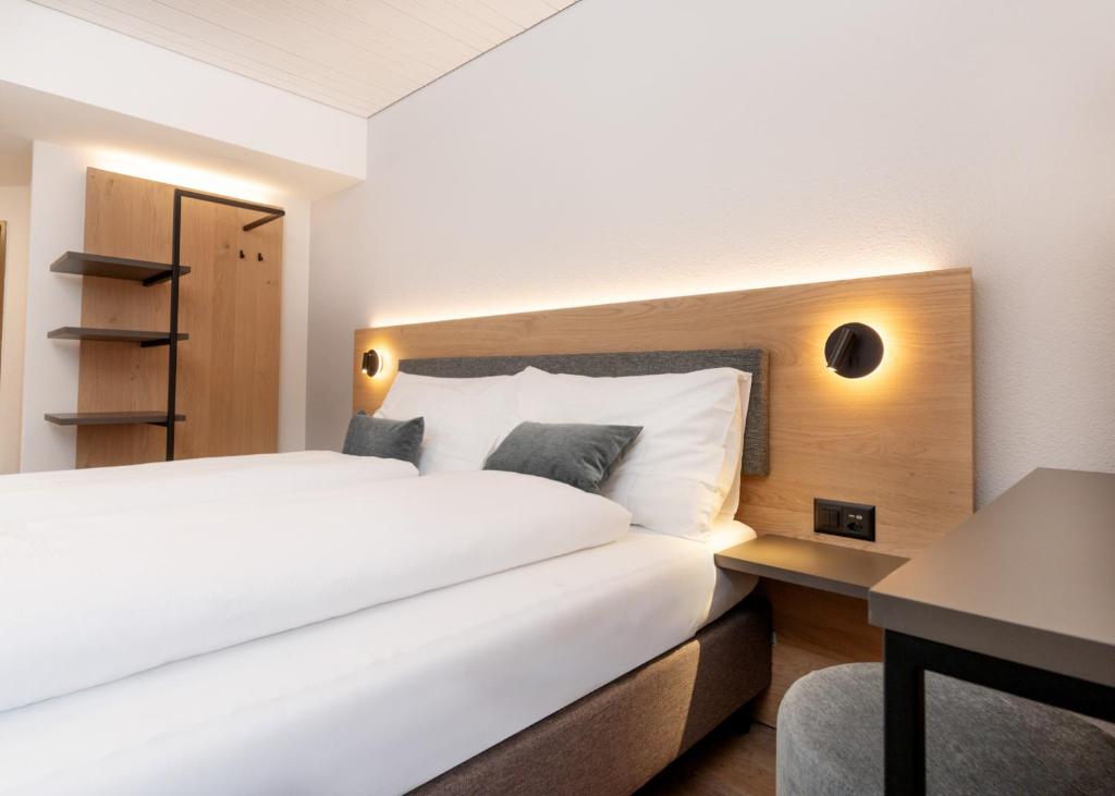 Postel nebo postele na pokoji v ubytování Hotel Restaurant Kreuz