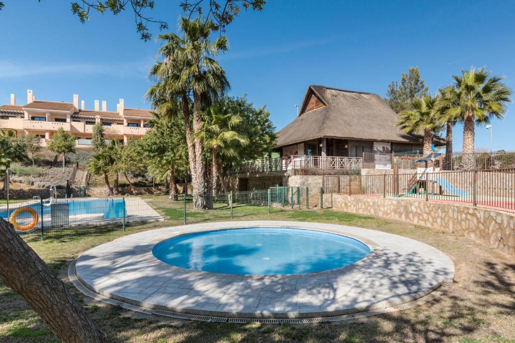 Kolam renang di atau dekat dengan El Oasis Monaco 10 1B