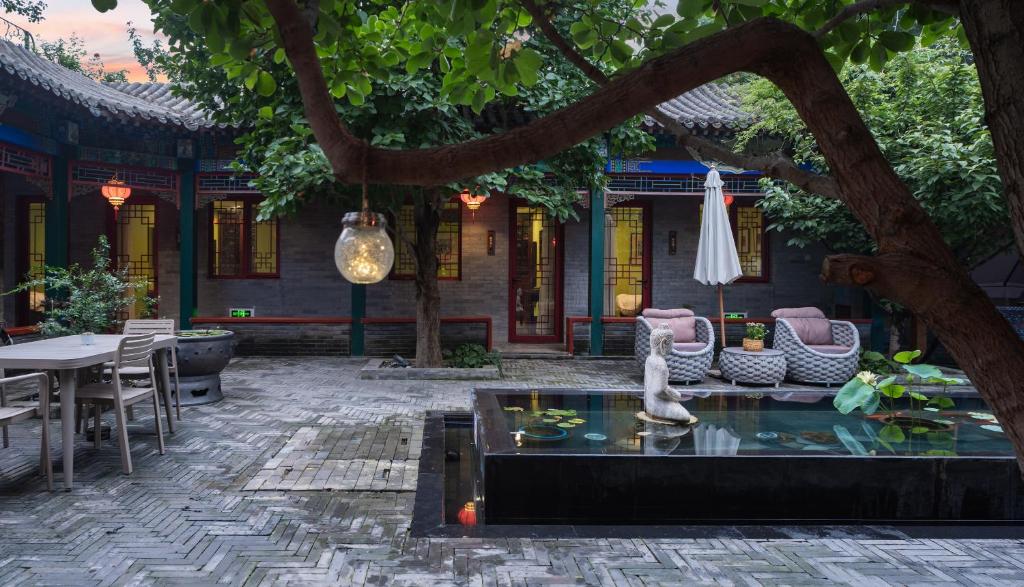 Zahrada ubytování Hotel Cote Cour Deductive Beijing - Quadrangle close to Tiananmen Square & Forbidden City & Nanluoguxiang, Walk to Wangfujing, English speaking, Free WiFi, Free Laundry, Free Wonton & Noodles with Tour ticket service, Free selfies with ancient costume