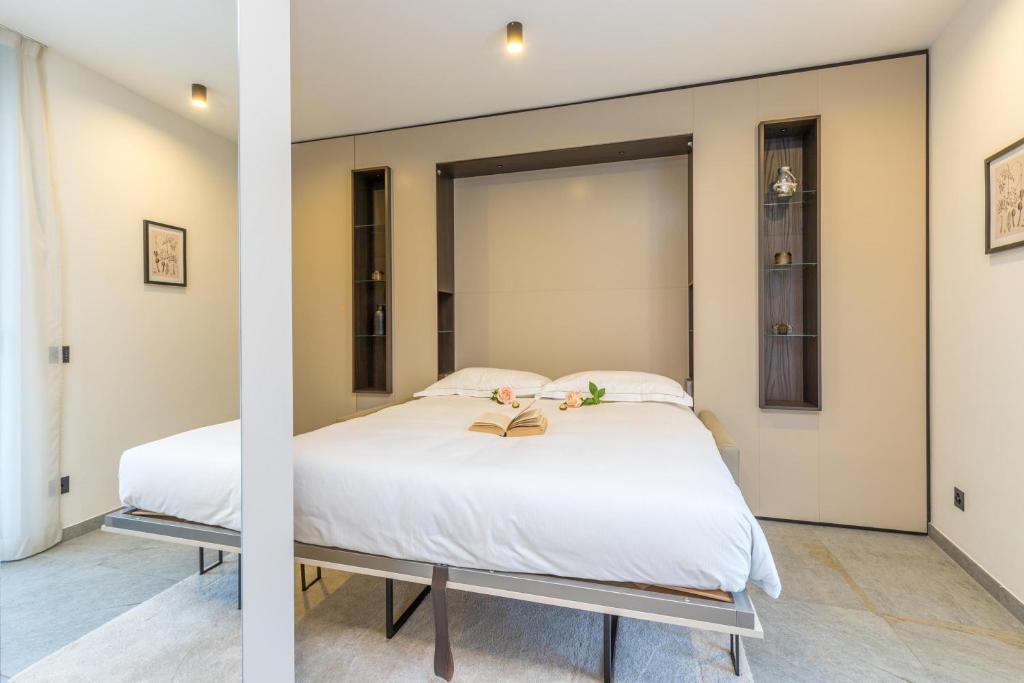 
Studio with Balcony 2
