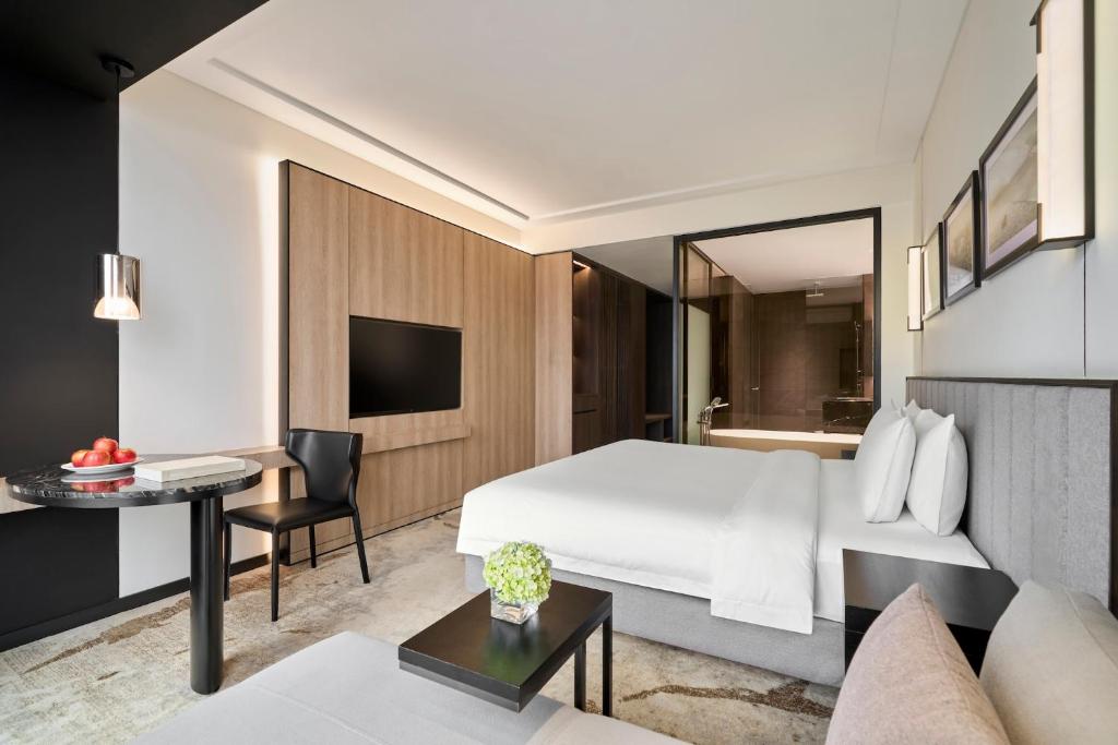 Standard King Room City View