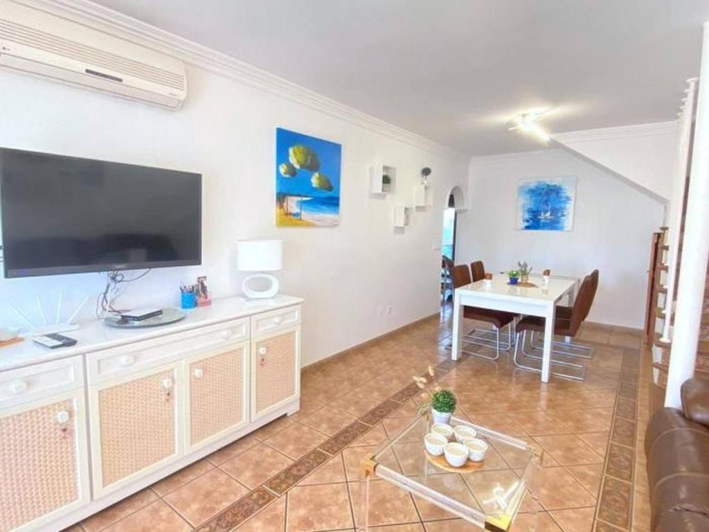 A television and/or entertainment centre at Bages