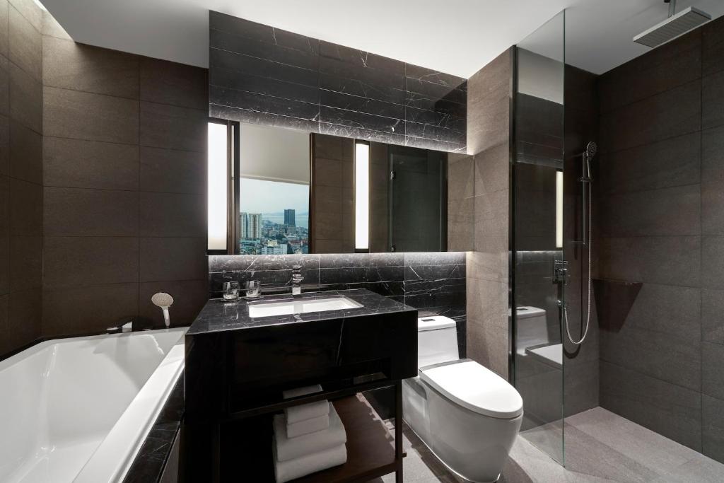 Junior Suite with King and Single Bed - River View and Lounge Access