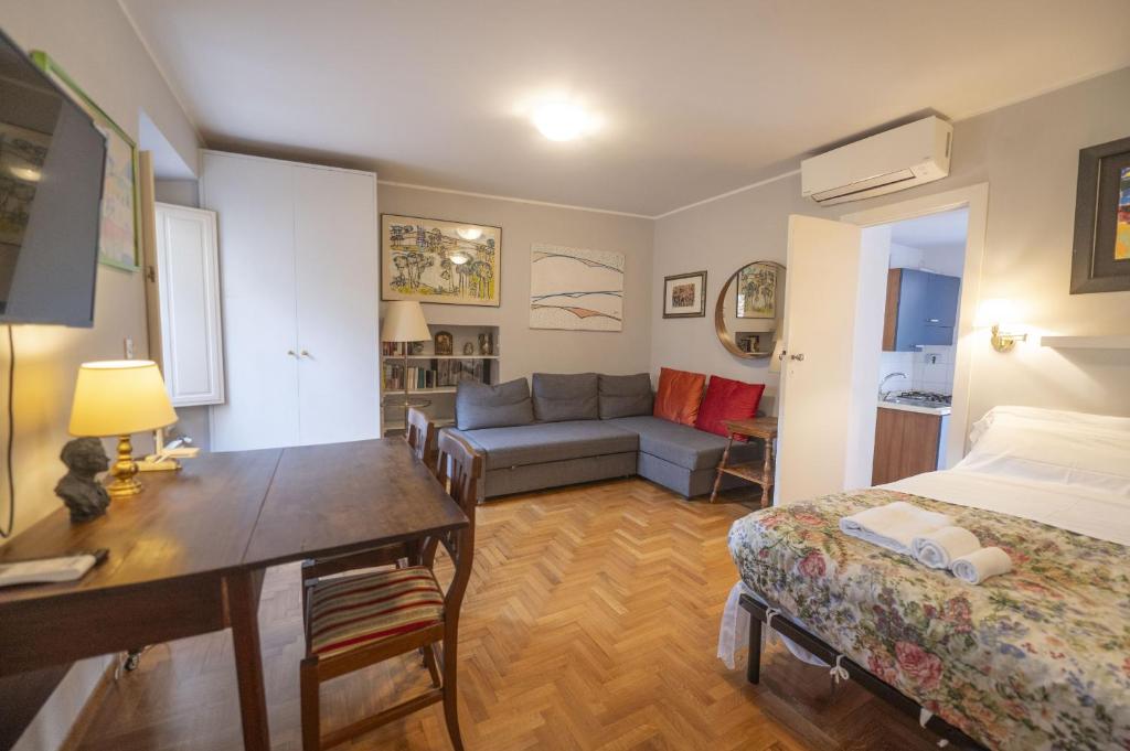 Your Piazza Navona Hideaway with Terrace