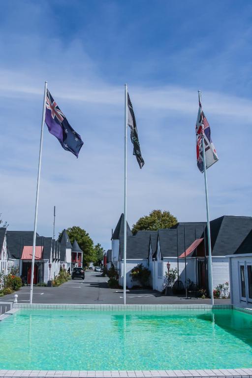 Bazén v ubytování Camelot Motor Lodge nebo v jeho okolí