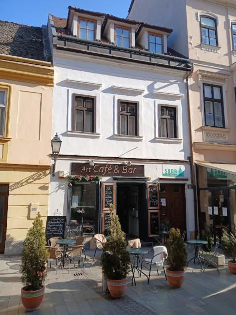Budova, v ktorej sa apartmán nachádza