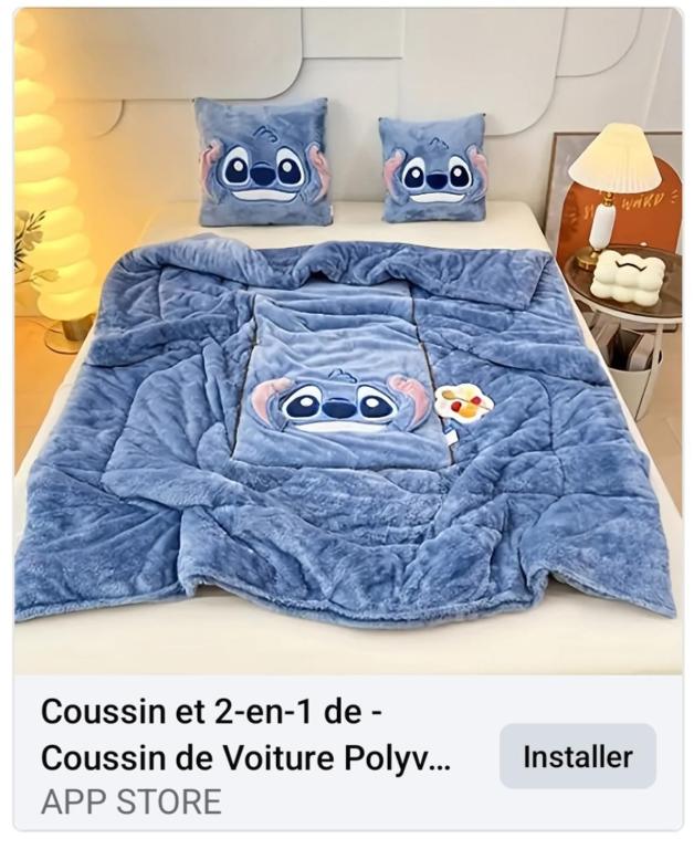 - un lit avec 2 couvertures en oggy et en cafards dans l'établissement Allemagne hôtel, à Orange