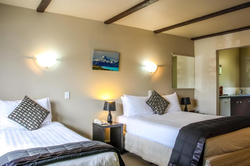 Postel nebo postele na pokoji v ubytování Camelot Motor Lodge