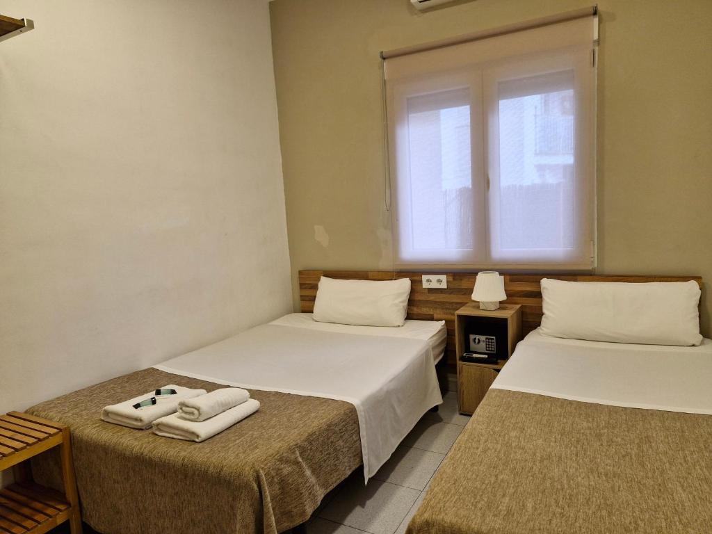 
Twin Room with Shared Bathroom
