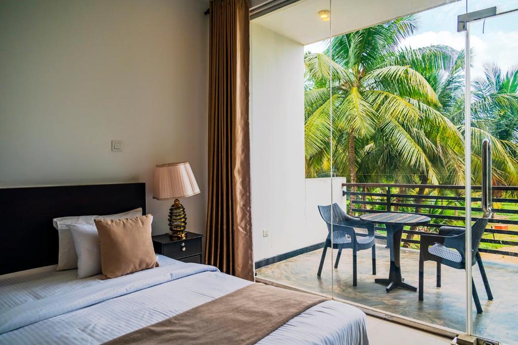 Postel nebo postele na pokoji v ubytování Beverly Beach Negombo