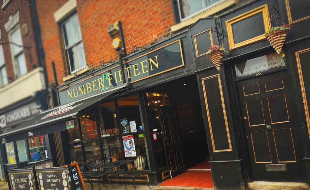 Fifteens of Chester - Resim 4