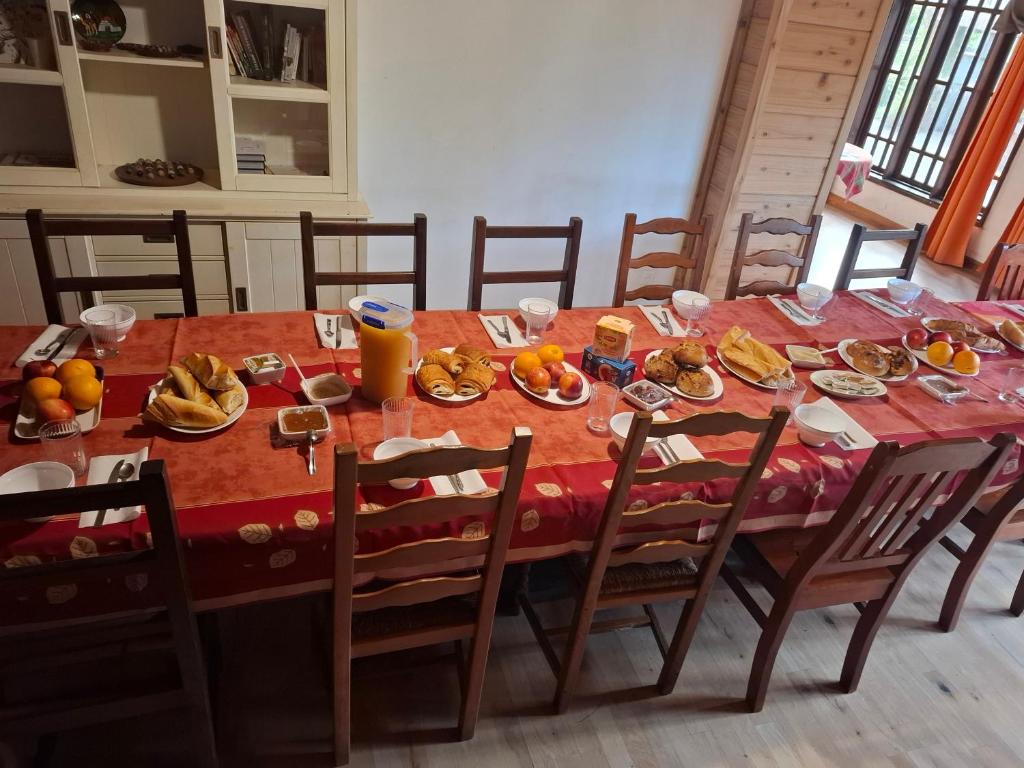 Jídlo v hostelu nebo okolí