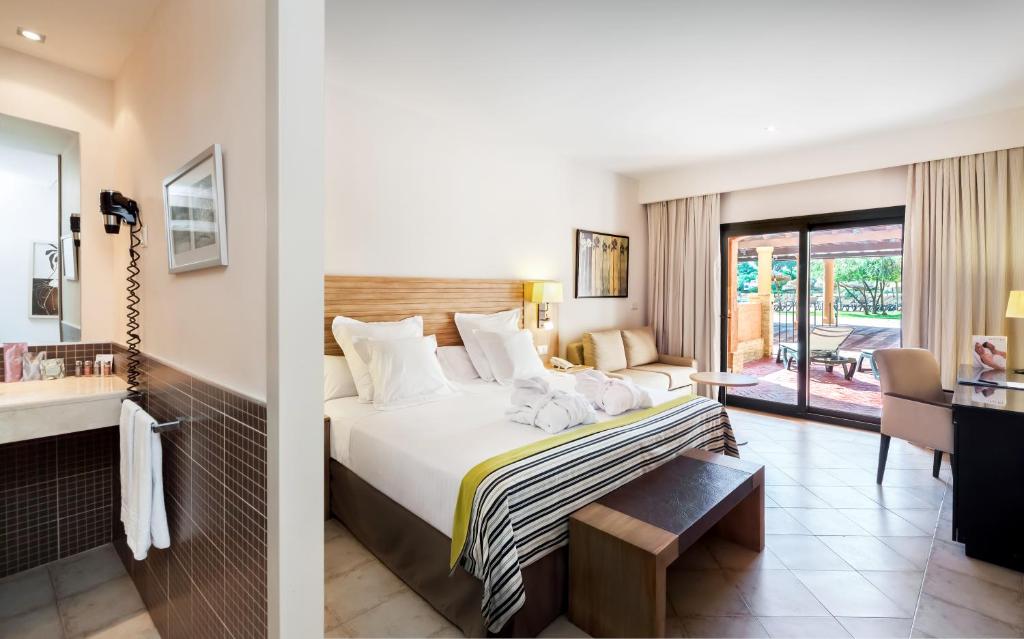 Postel nebo postele na pokoji v ubytování Barceló Punta Umbría Beach Resort