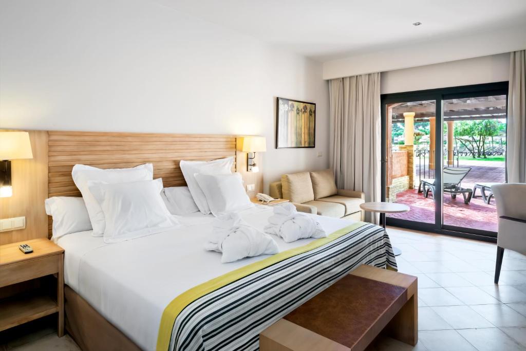Postel nebo postele na pokoji v ubytování Barceló Punta Umbría Beach Resort