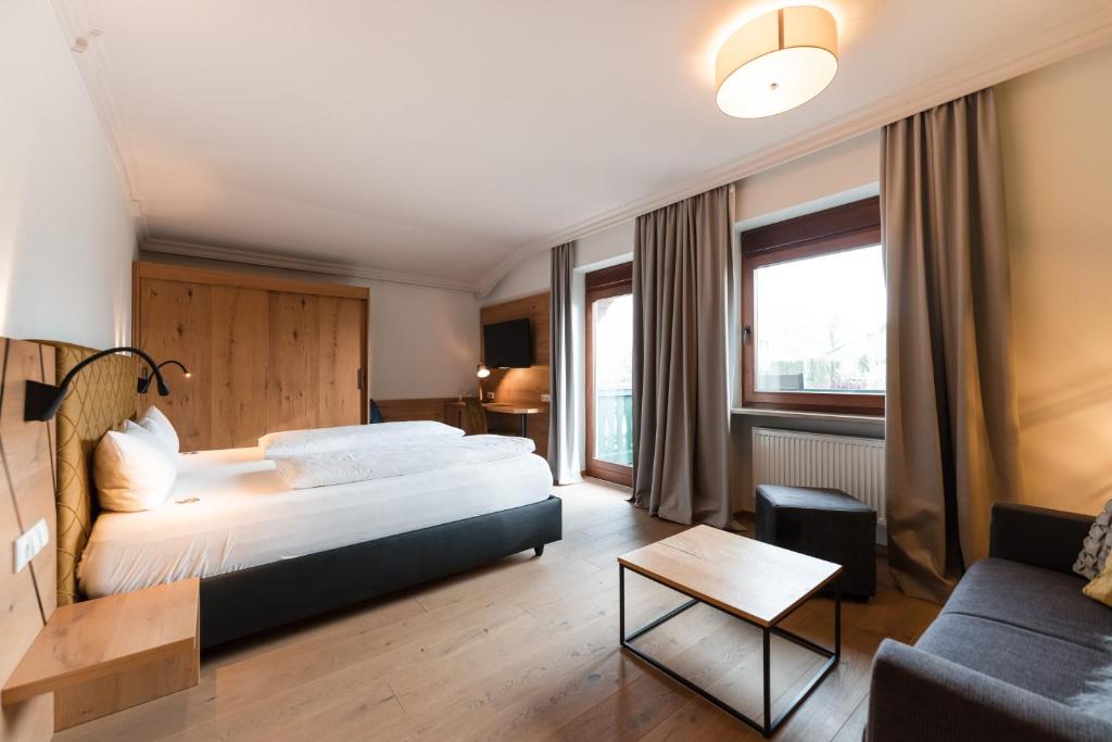 Postel nebo postele na pokoji v ubytování Posthotel Rattenberg