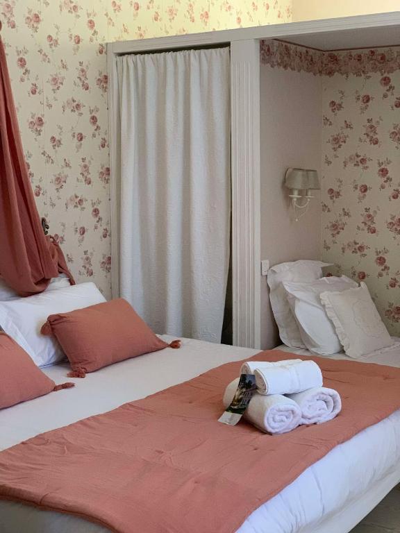 a bedroom with two beds with towels on them at Château Sainte Colombe in Saint-Geniès-des-Mourgues