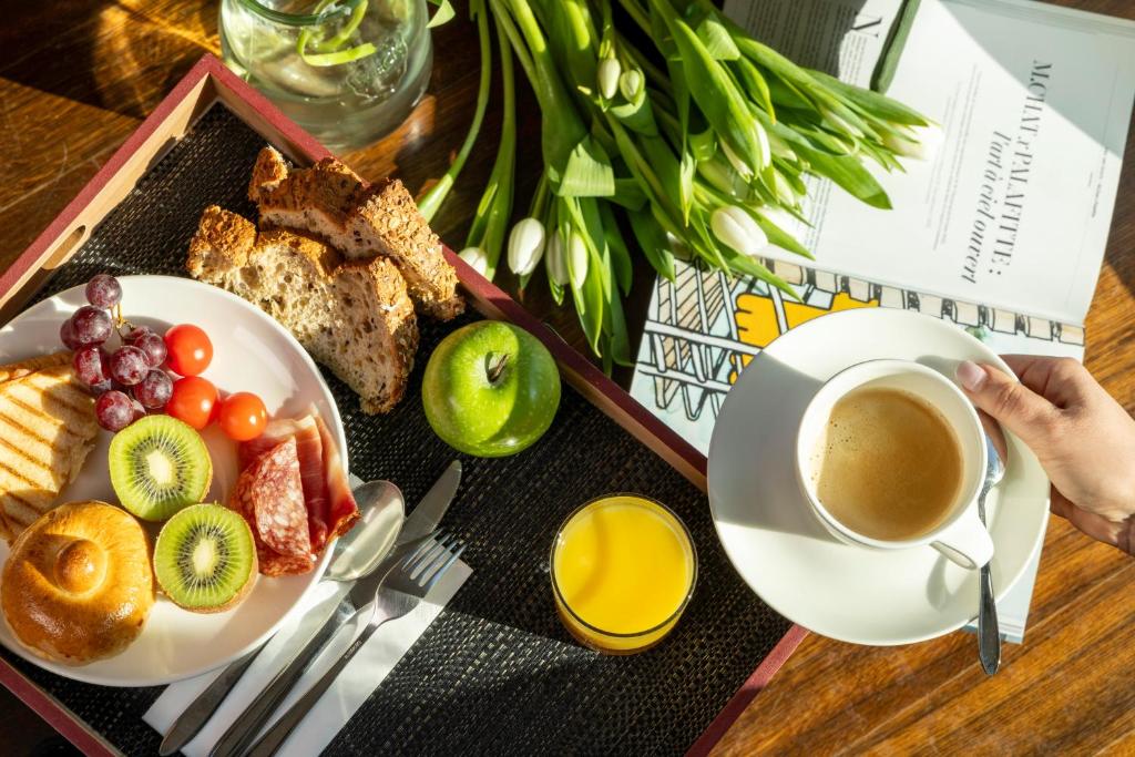 Makanan di atau berdekatan hotel