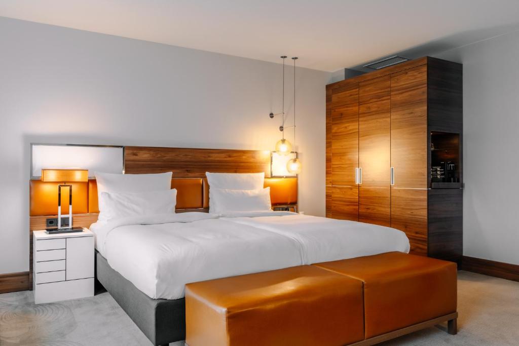 Reichshof Hotel Hamburg - Resim 36