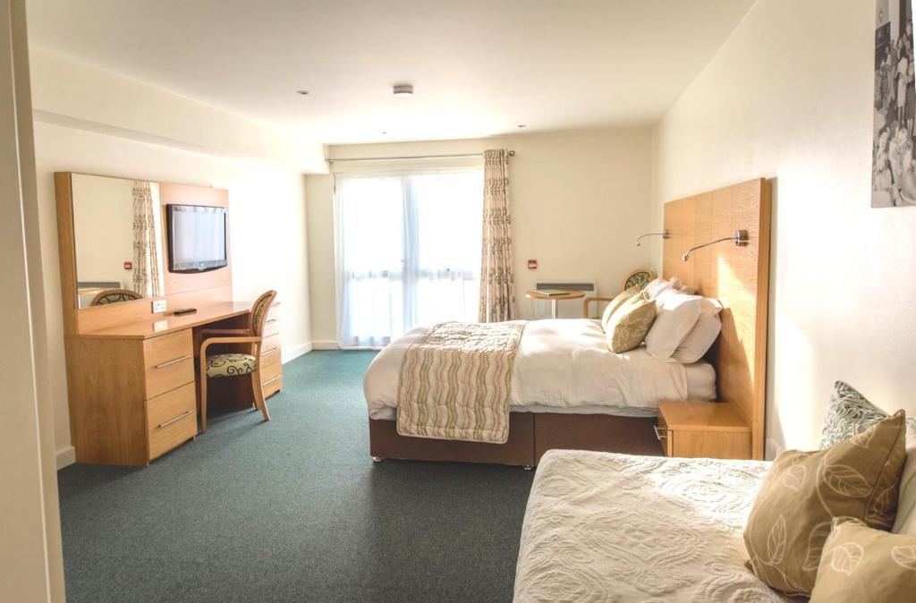 Croyde Bay Hotel or Self Catering - 