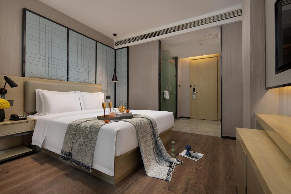 Postel nebo postele na pokoji v ubytování Starry Sky Garden Hotel Wuhan Hankou Railway Station Zhuyeshan Subway Station Branch