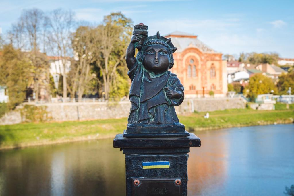 Výhled na řeku, která protéká v blízkosti hotelu